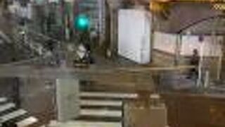 新橋駅前のカフェ