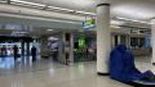 広いです。でも、セキュリティ外は店が少ないです。