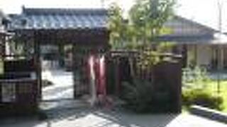 武田神社駐車場のすぐ裏