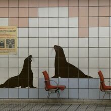 こちらはトド？オットセイ？とベンチ・・・