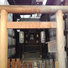 小さなお社です