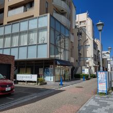 新潟市マンガの家の外観