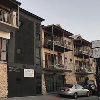 道路から見た外観