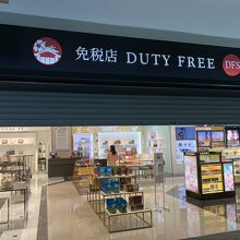 シャッター少し閉まっている。急げ〜！