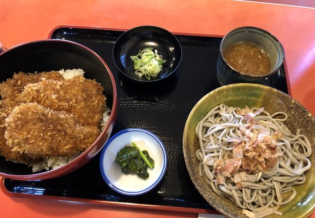 ソースカツ丼とそばがうまい