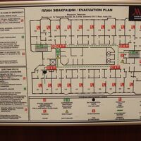 画面上が大通り側です