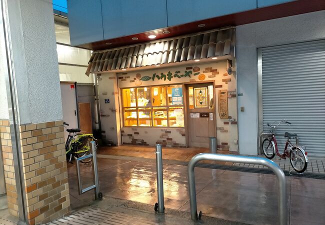 門戸厄神駅の改札の横