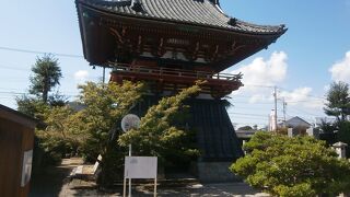 伊賀八幡宮の鐘楼が移設されています