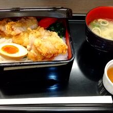 フードコートでいただいた山賊焼き