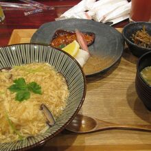 大人メニューかにゆば丼