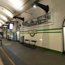 ホームにもかつて路面電車が走っていた頃の写真が・・・