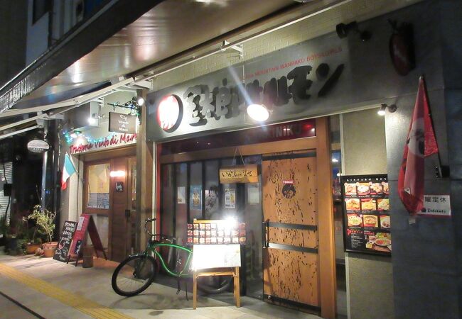 松山市駅前の商店街にあり、ロケーションは最高です。