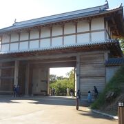 水戸城の大手門は復元工事が完了しました