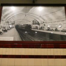 開通時のミュージアム駅の写真、今と電車が違うだけ？