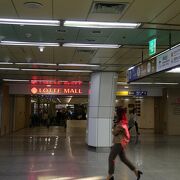 ターミナルと金浦空港駅の地下通路途中！