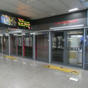 金浦空港より地下駅の９号線ホームへ到着！