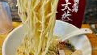 こだわり満載豚骨ラーメン！好み分かれそう