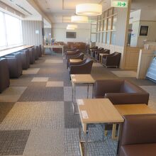 新潟空港のラウンジ。利用者少なく、ゆったり過ごせます。