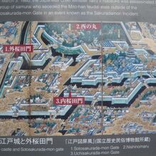 桜田門に掲げられた絵蒔絵の天守閣が、壮大な姿を残しています。