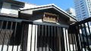 山門の外に大黒天がおられます