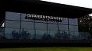 スタバ特別店舗の一つ。世界で一番美しいスタバだそうな。