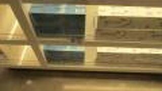 到着階に免税店がありました