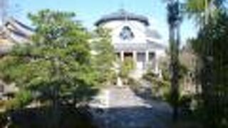 ひときわ目立つのが十念寺の本堂