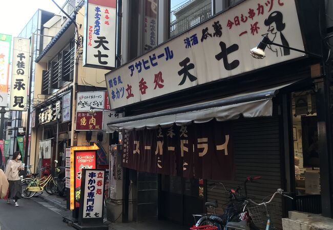 大阪風の立ち串カツ飲み屋の北千住天七