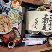 美味しい和食を頂きながら歌謡ショウを鑑賞