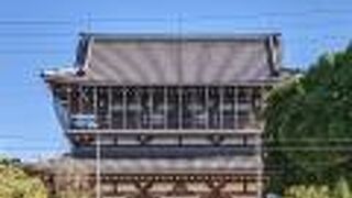 広々とした境内