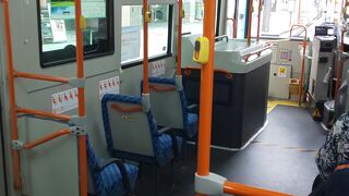 お年寄りは前に座るほうが楽みたいです