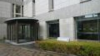 表千家の事務局で、一階はギャラリー