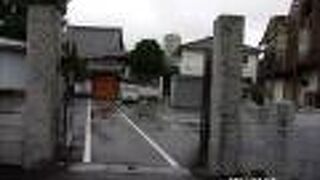 芥川龍之介の墓があります。