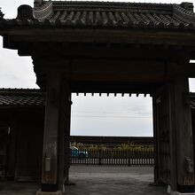 仙巌園の門
