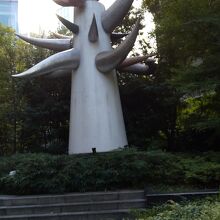 太陽の塔がある