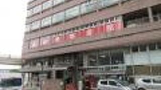 県営バスターミナル2階の大きな土産物ショップ。