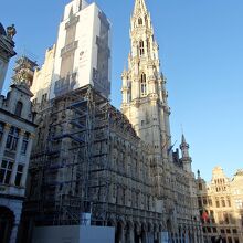 朝日を浴びて青空に映える姿も美しいです。