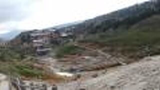 湯畑を見下ろせる散策路