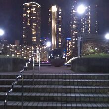 ここからの勝どき橋、隅田川の眺めがきれいです。
