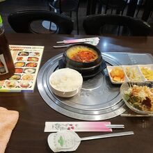 ヘルシー韓国料理石焼ビビンパハウスのユッケジャン定食780円