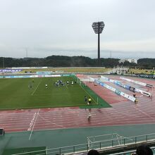 陸上競技場内。