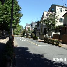 左側が平塚神社です。