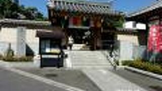 谷中七福神の福禄寿が祀っています。