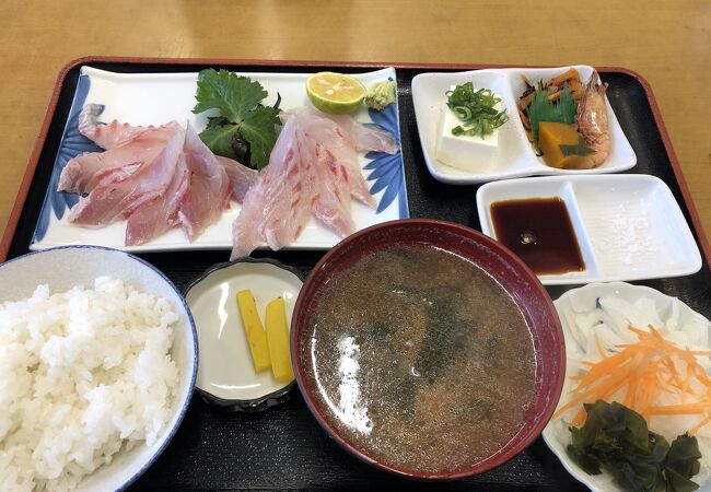 お刺身定食をいただきました☆近所にあったら通っていろいろ食べてみたいです。