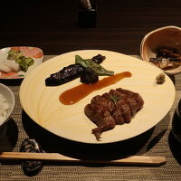 メイン料理の奈義牛ステーキ ♪