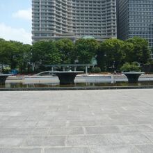 和田倉噴水公園の南側の噴水です。行幸通り側の噴水です。