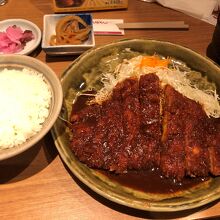 ロースとんかつ定食