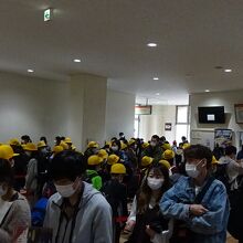 修学旅行生が戻り、活気のある海賊船でした。2010年10月