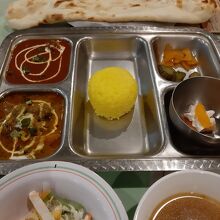 カレーが二種選べるBセットランチ。