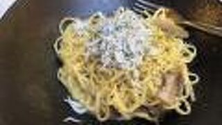 二重橋スクエア内のオシャレなカフェ